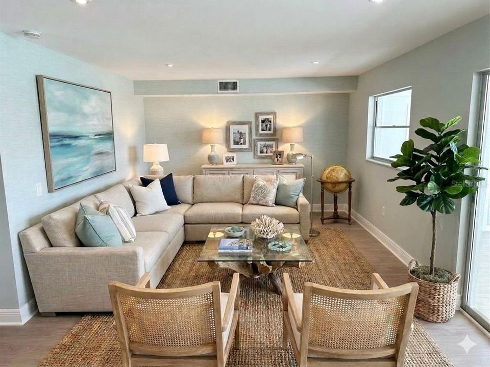 For Sale: $215,000 (1 beds, 1 baths, 910 Square Feet)