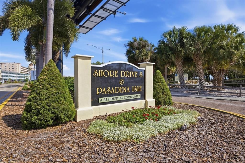 For Sale: $215,000 (1 beds, 1 baths, 910 Square Feet)