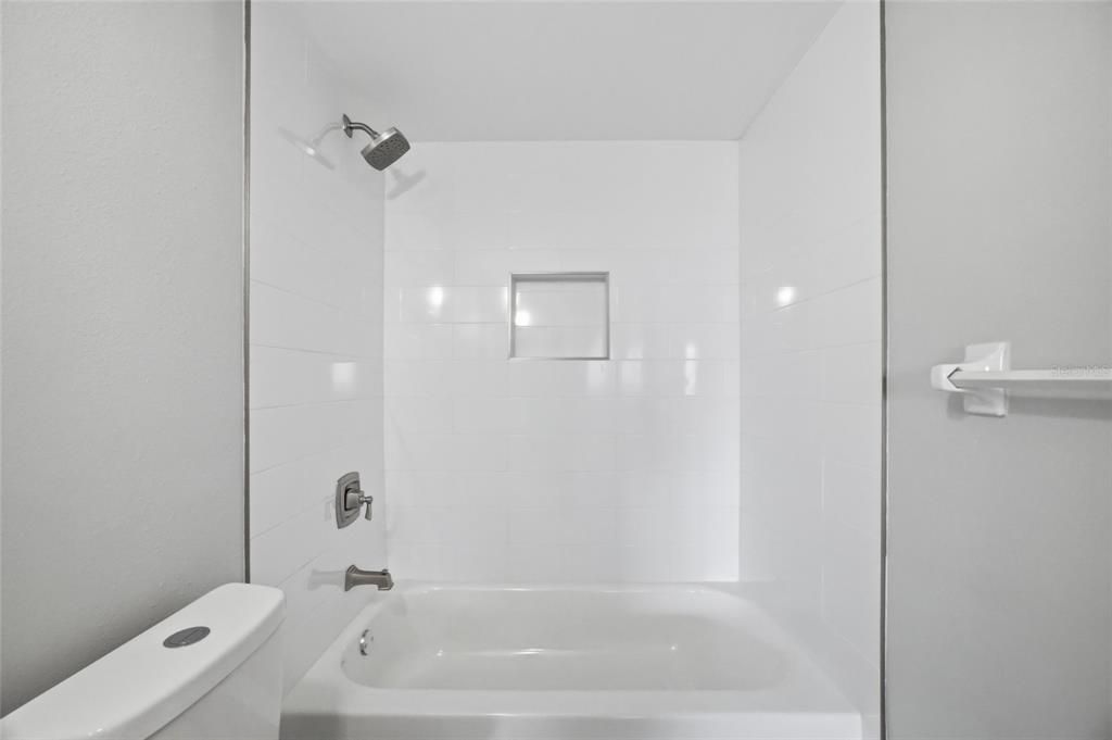 For Sale: $215,000 (1 beds, 1 baths, 910 Square Feet)