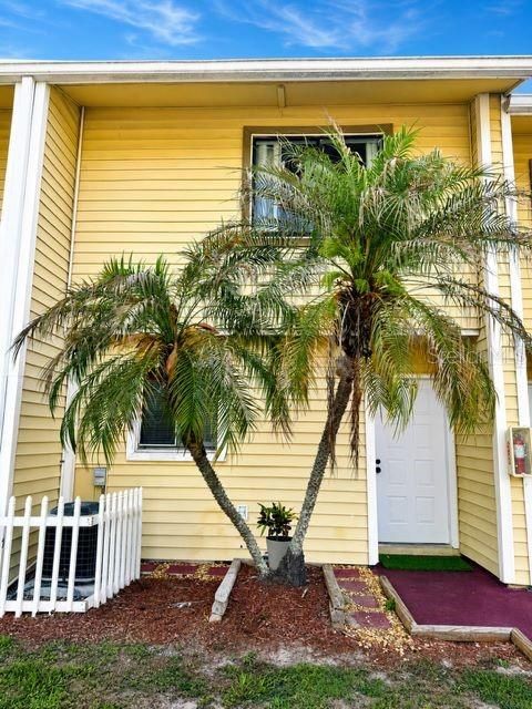 For Sale: $155,000 (2 beds, 1 baths, 1032 Square Feet)