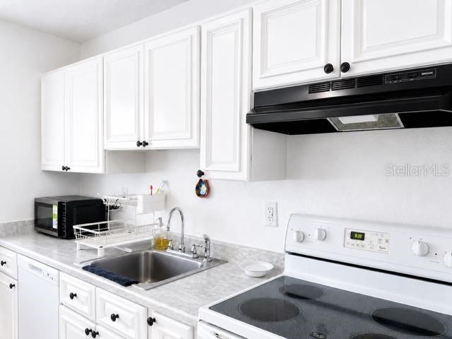For Sale: $155,000 (2 beds, 1 baths, 1032 Square Feet)
