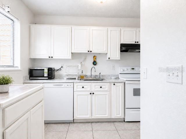 For Sale: $155,000 (2 beds, 1 baths, 1032 Square Feet)