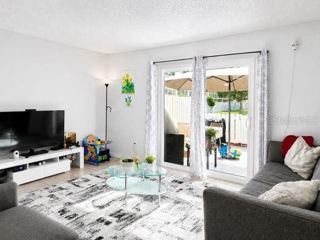 For Sale: $155,000 (2 beds, 1 baths, 1032 Square Feet)