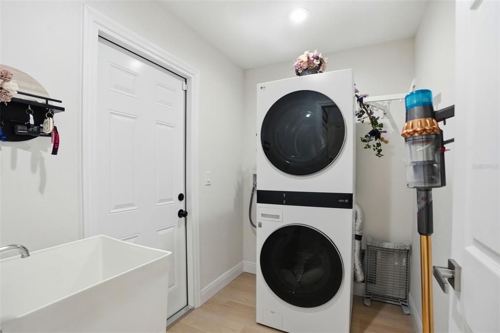 En Venta: $539,900 (3 camas, 2 baños, 1920 Pies cuadrados)
