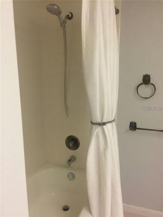 For Rent: $2,100 (1 beds, 2 baths, 968 Square Feet)