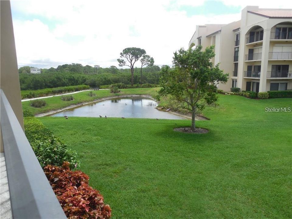 For Rent: $2,100 (1 beds, 2 baths, 968 Square Feet)