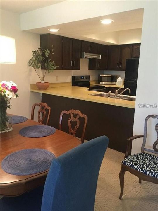 For Rent: $2,100 (1 beds, 2 baths, 968 Square Feet)