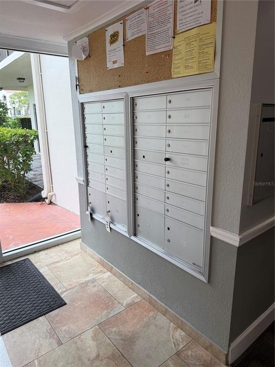 For Rent: $2,100 (1 beds, 2 baths, 968 Square Feet)