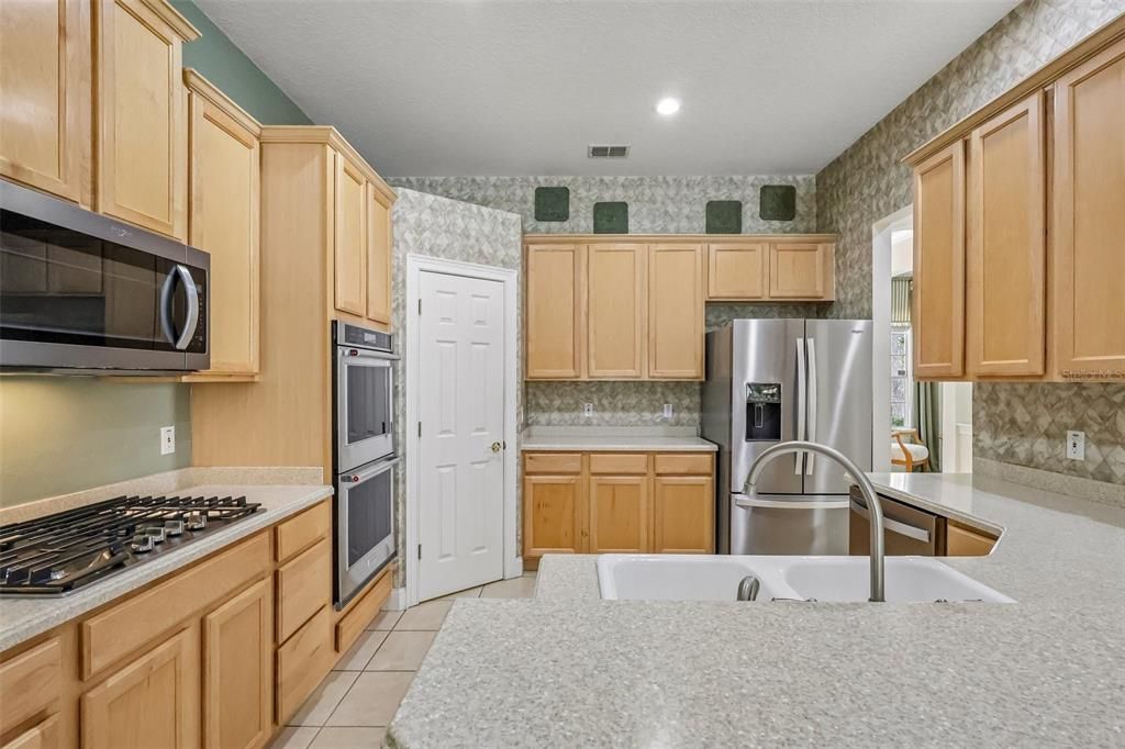 Active With Contract: $940,000 (4 beds, 3 baths, 2357 Square Feet)