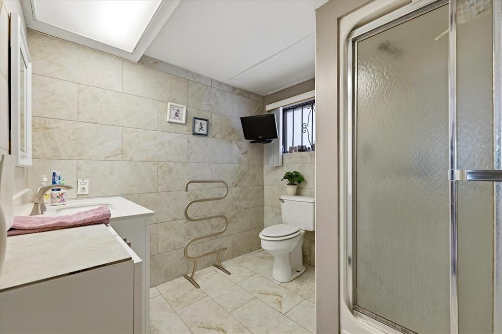 Activo con contrato: $500,000 (5 camas, 2 baños, 2512 Pies cuadrados)
