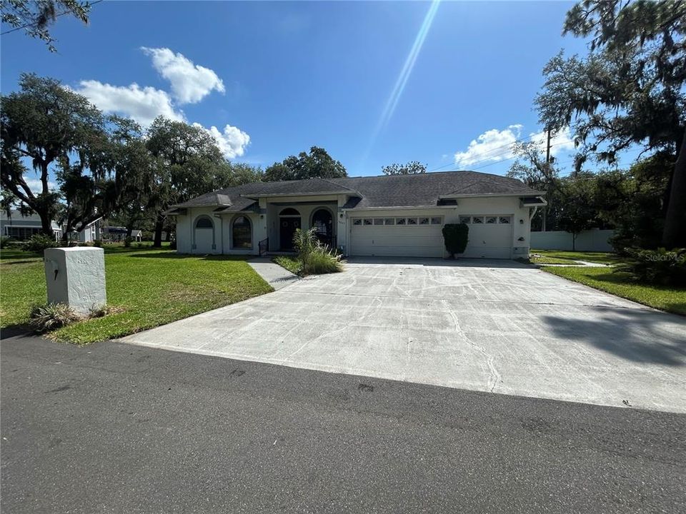For Sale: $429,900 (4 beds, 2 baths, 2336 Square Feet)