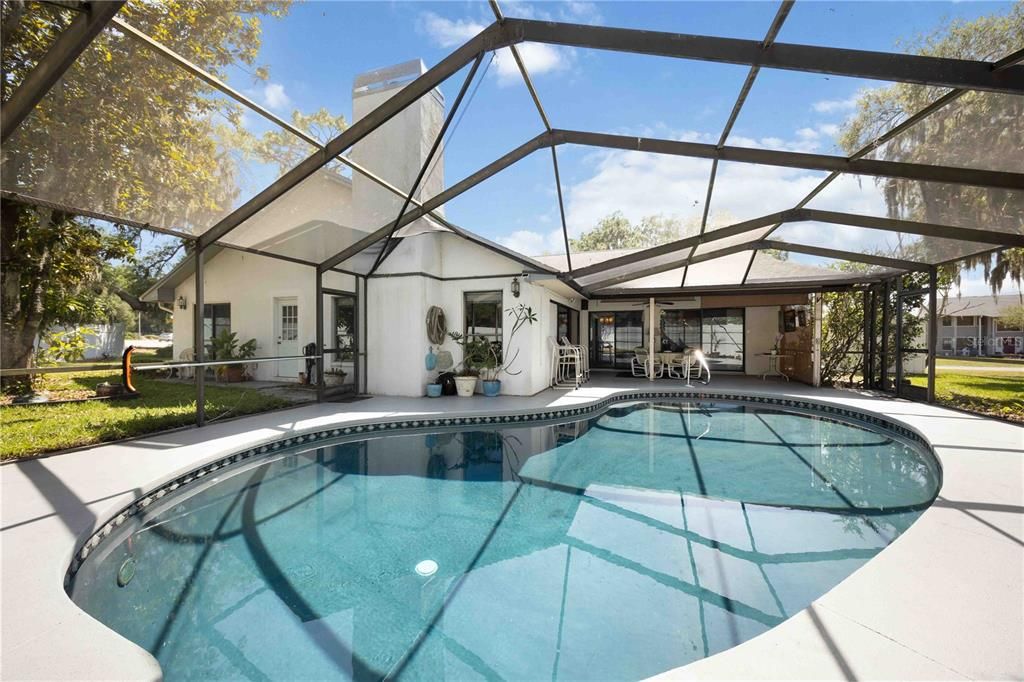 For Sale: $429,900 (4 beds, 2 baths, 2336 Square Feet)