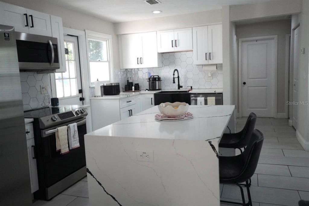 For Sale: $394,500 (3 beds, 2 baths, 1284 Square Feet)