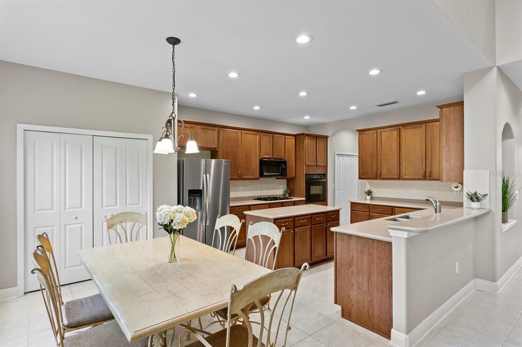 En Venta: $799,900 (5 camas, 4 baños, 3914 Pies cuadrados)