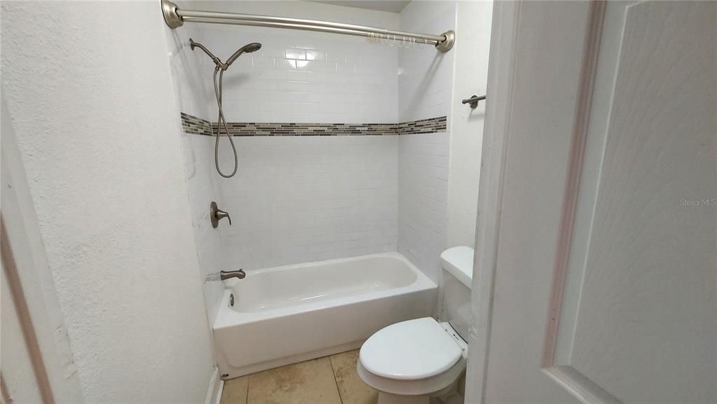 Activo con contrato: $1,700 (2 camas, 2 baños, 898 Pies cuadrados)