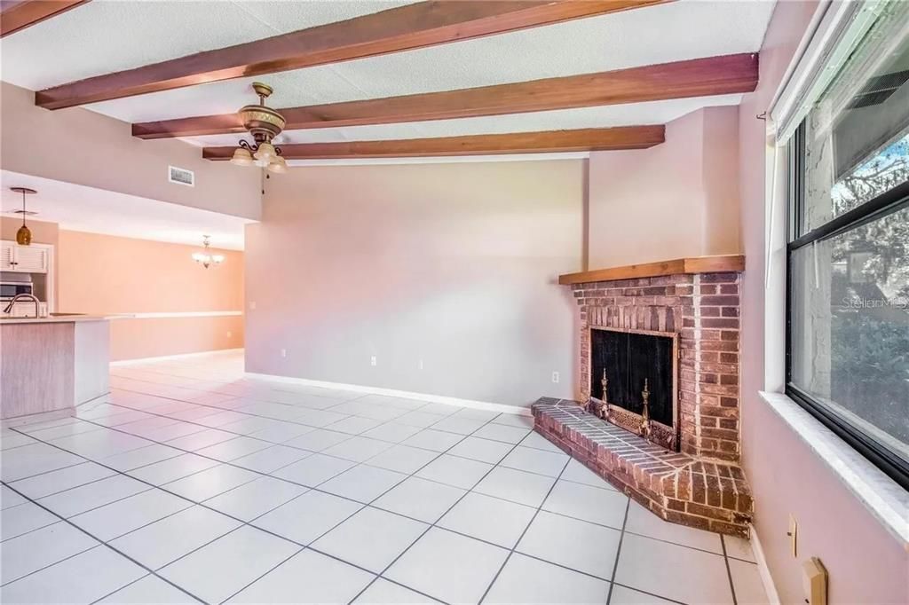 For Rent: $1,850 (2 beds, 2 baths, 1271 Square Feet)
