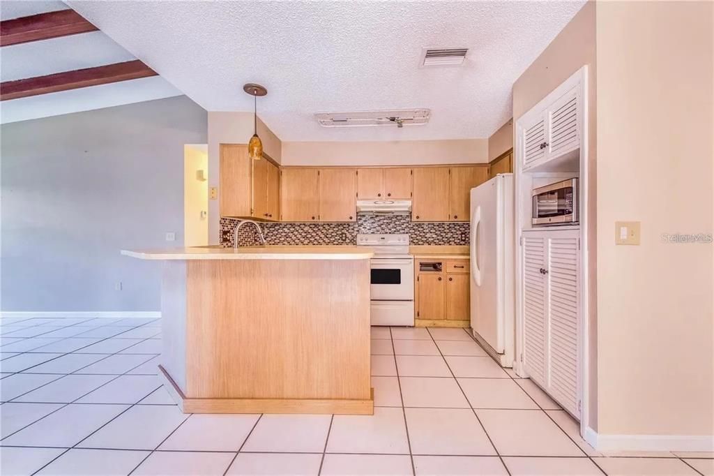 For Rent: $1,850 (2 beds, 2 baths, 1271 Square Feet)