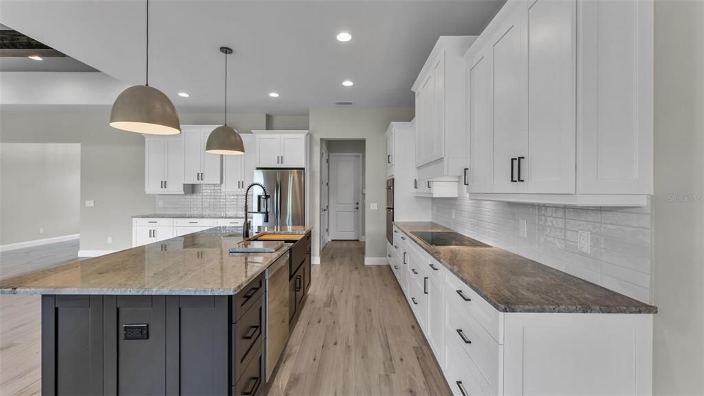 En Venta: $1,195,000 (4 camas, 3 baños, 3008 Pies cuadrados)