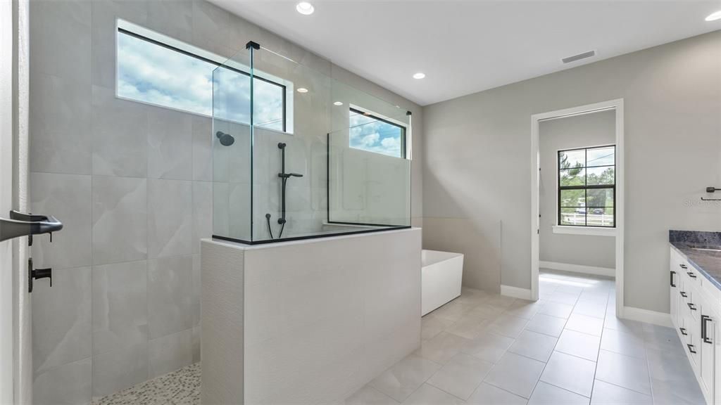 En Venta: $1,195,000 (4 camas, 3 baños, 3008 Pies cuadrados)