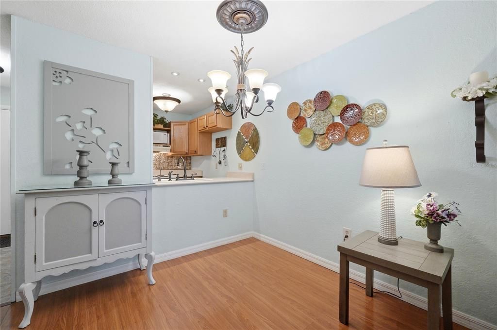 На продажу: $135,000 (2 спален, 1 ванн, 840 Квадратных фут)