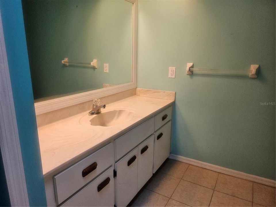 For Sale: $179,900 (2 beds, 2 baths, 1286 Square Feet)