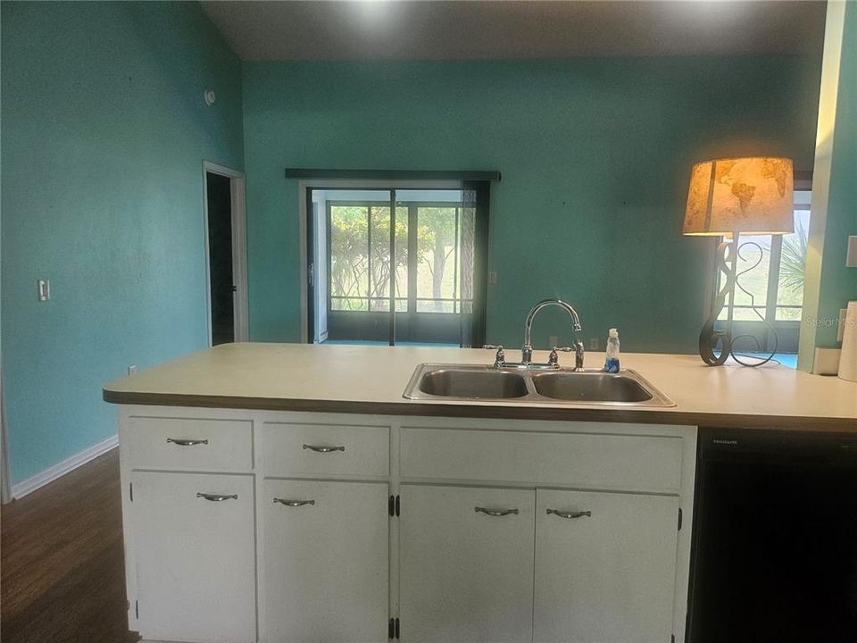 For Sale: $179,900 (2 beds, 2 baths, 1286 Square Feet)