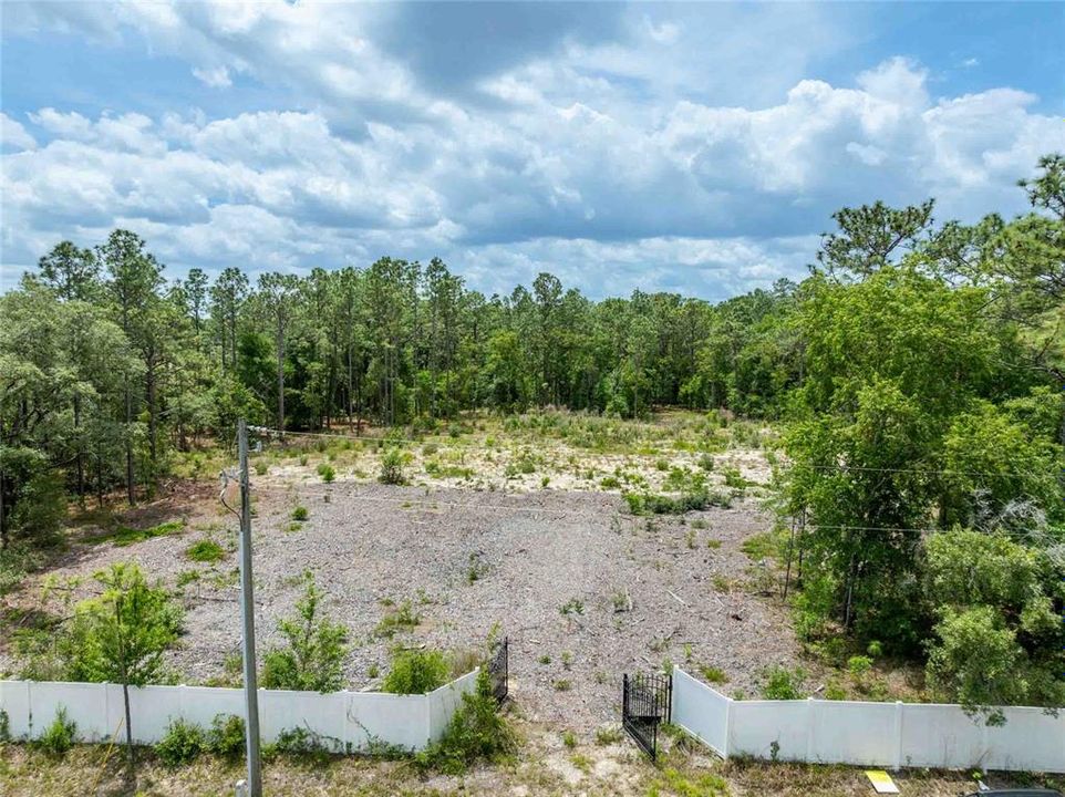 На продажу: $1,800,000 (4.60 acres)