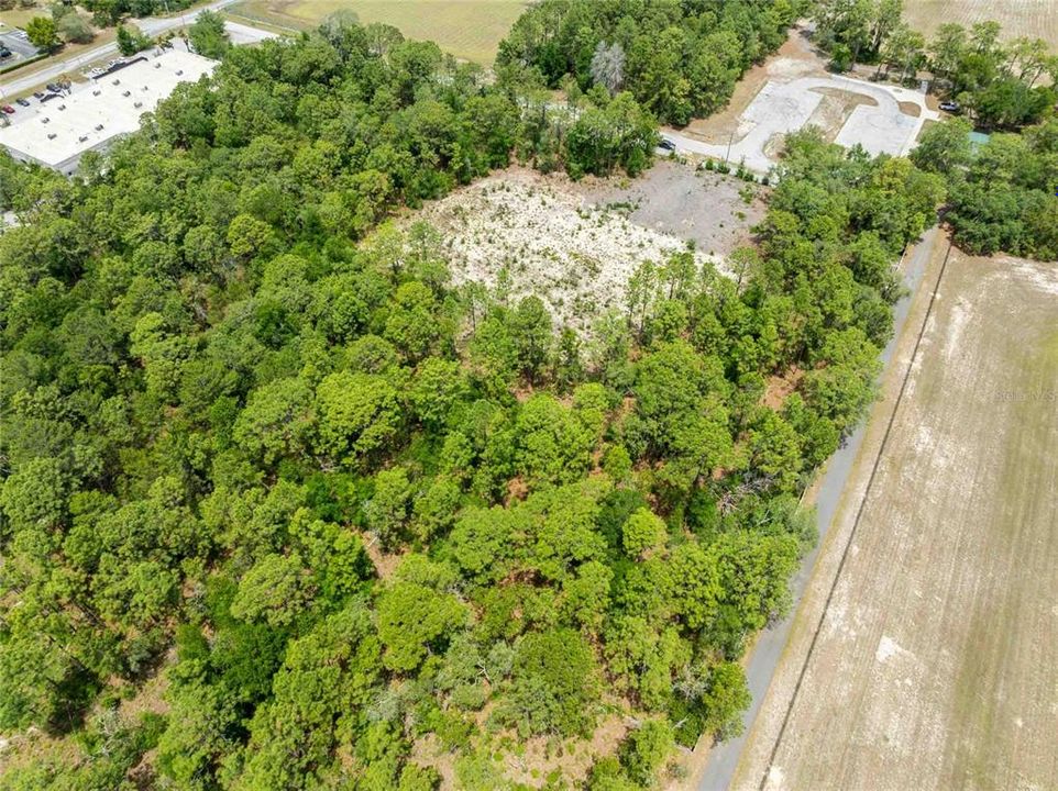 На продажу: $1,800,000 (4.60 acres)