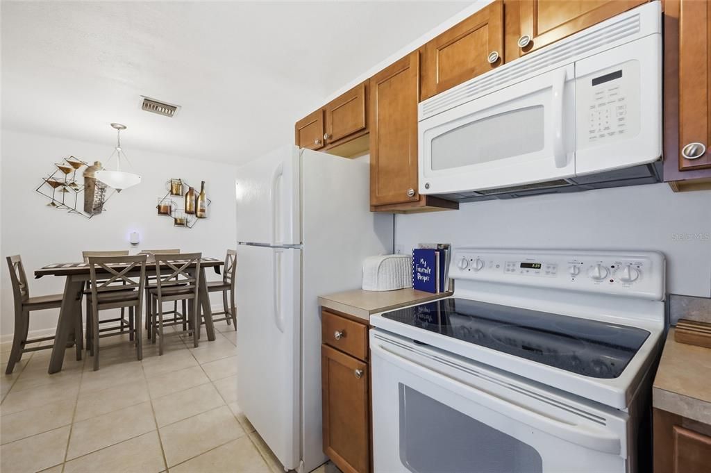 Activo con contrato: $240,000 (3 camas, 1 baños, 1000 Pies cuadrados)