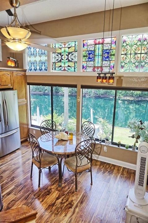 For Sale: $267,500 (2 beds, 1 baths, 1368 Square Feet)