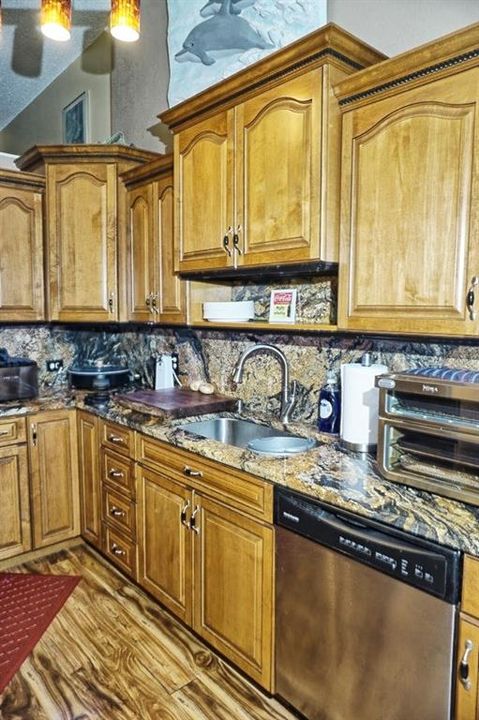 For Sale: $267,500 (2 beds, 1 baths, 1368 Square Feet)