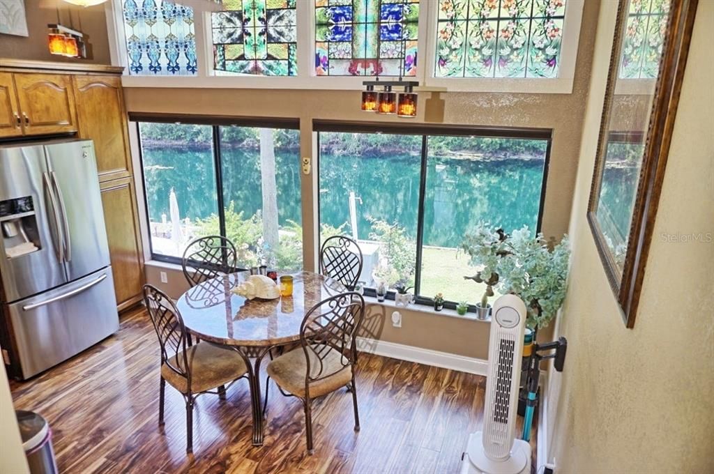 For Sale: $267,500 (2 beds, 1 baths, 1368 Square Feet)
