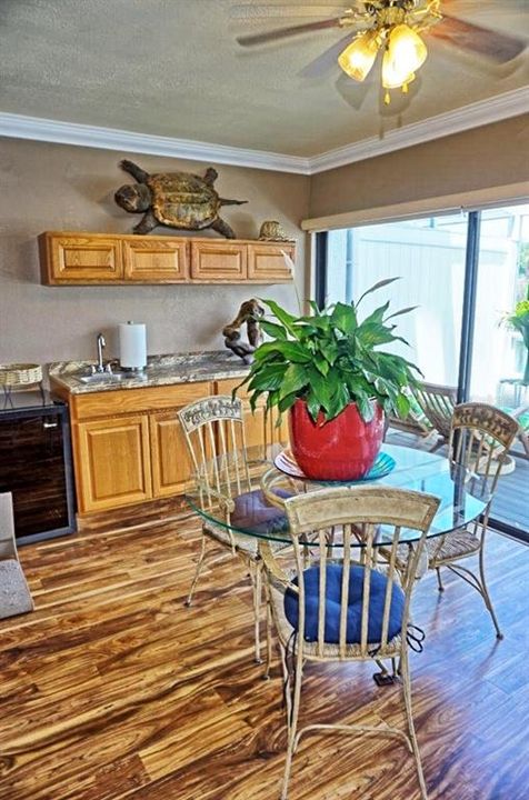 For Sale: $267,500 (2 beds, 1 baths, 1368 Square Feet)