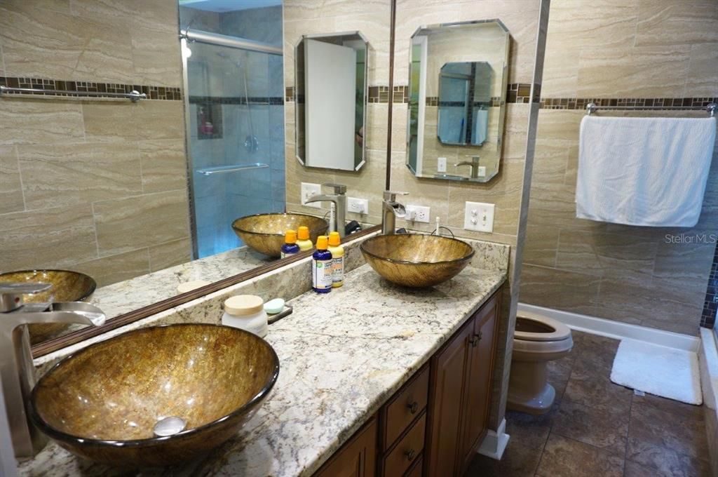 For Sale: $267,500 (2 beds, 1 baths, 1368 Square Feet)