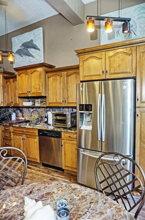 For Sale: $267,500 (2 beds, 1 baths, 1368 Square Feet)