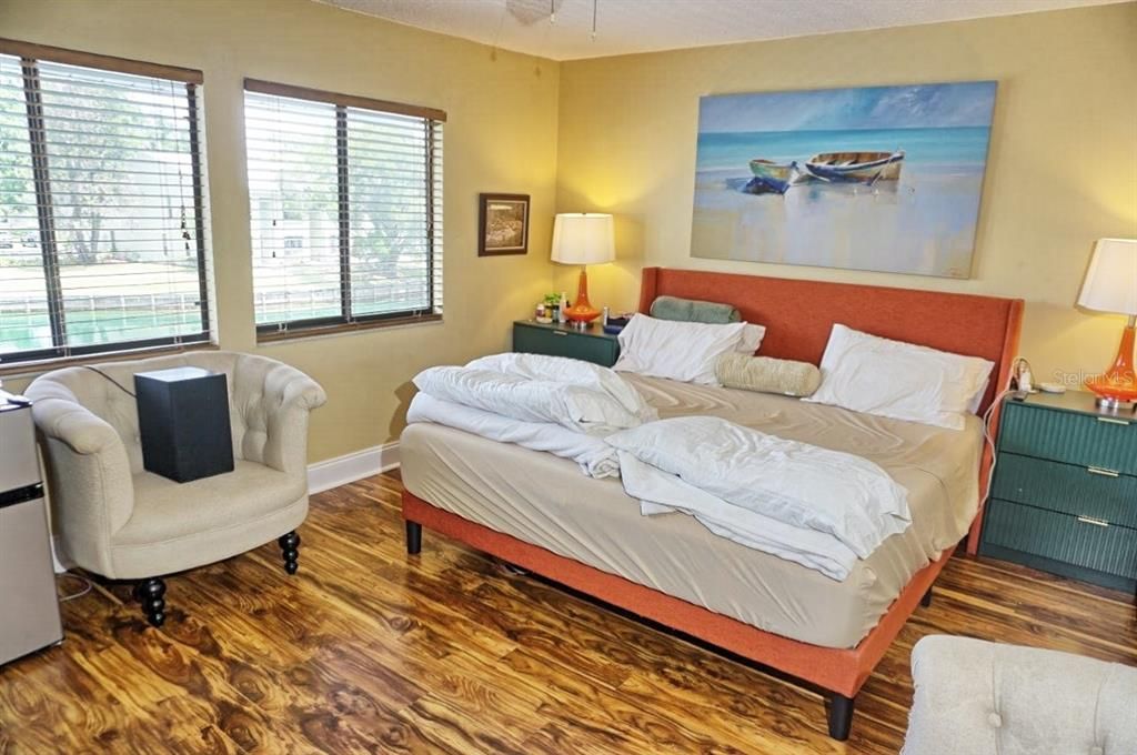 For Sale: $267,500 (2 beds, 1 baths, 1368 Square Feet)