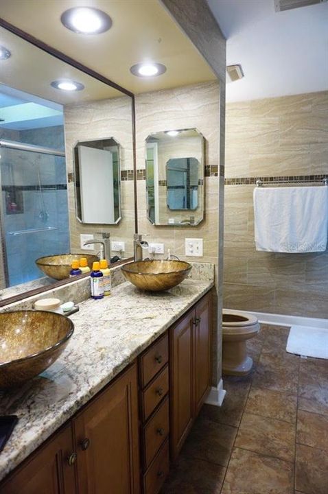 For Sale: $267,500 (2 beds, 1 baths, 1368 Square Feet)