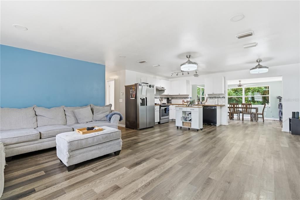 En Venta: $419,900 (3 camas, 2 baños, 1425 Pies cuadrados)