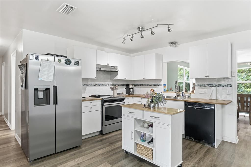 En Venta: $419,900 (3 camas, 2 baños, 1425 Pies cuadrados)