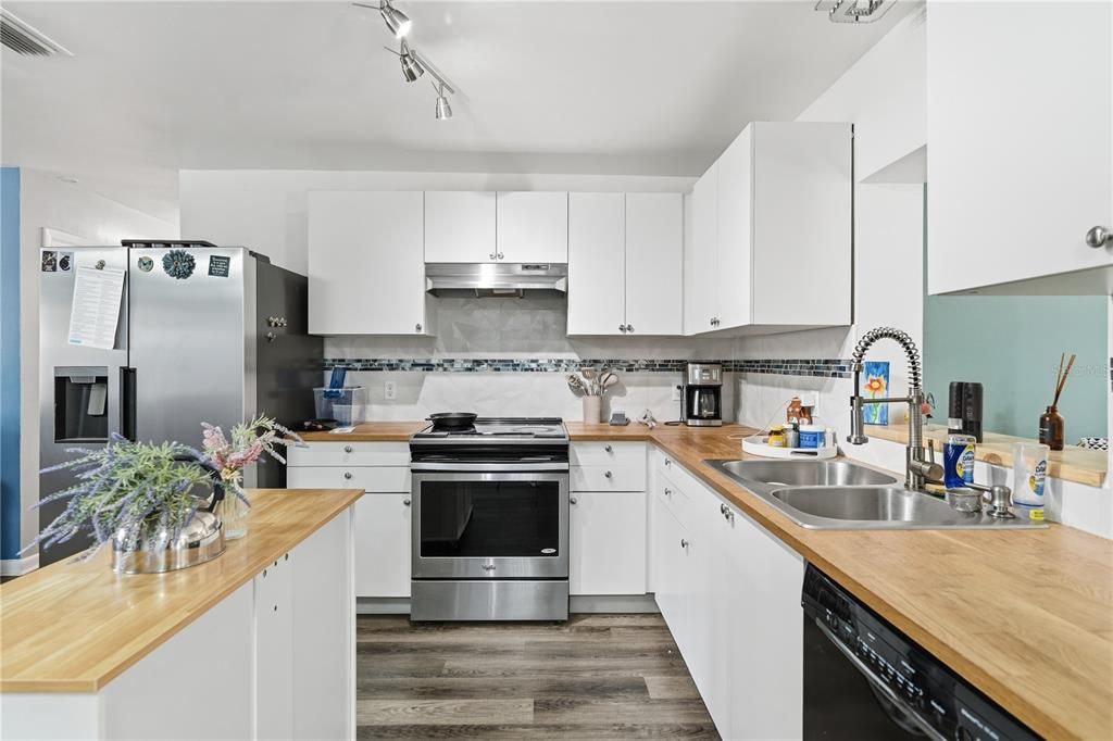 En Venta: $419,900 (3 camas, 2 baños, 1425 Pies cuadrados)