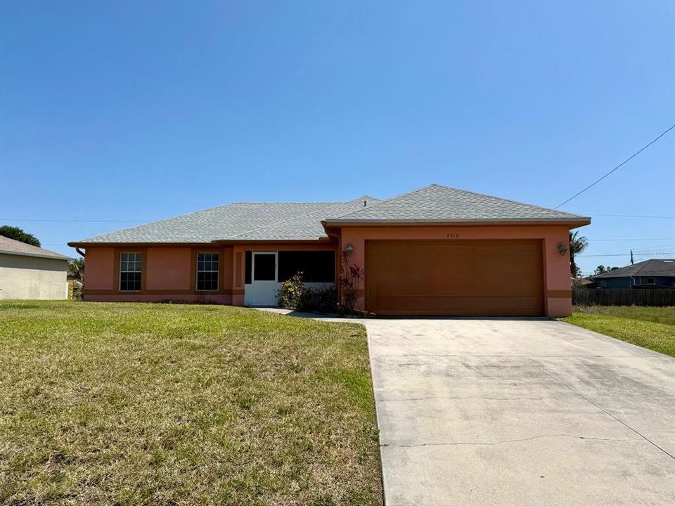 Activo con contrato: $298,900 (3 camas, 2 baños, 1676 Pies cuadrados)