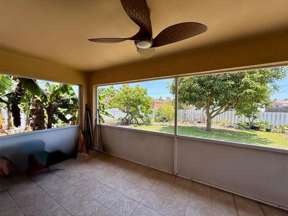 Activo con contrato: $298,900 (3 camas, 2 baños, 1676 Pies cuadrados)