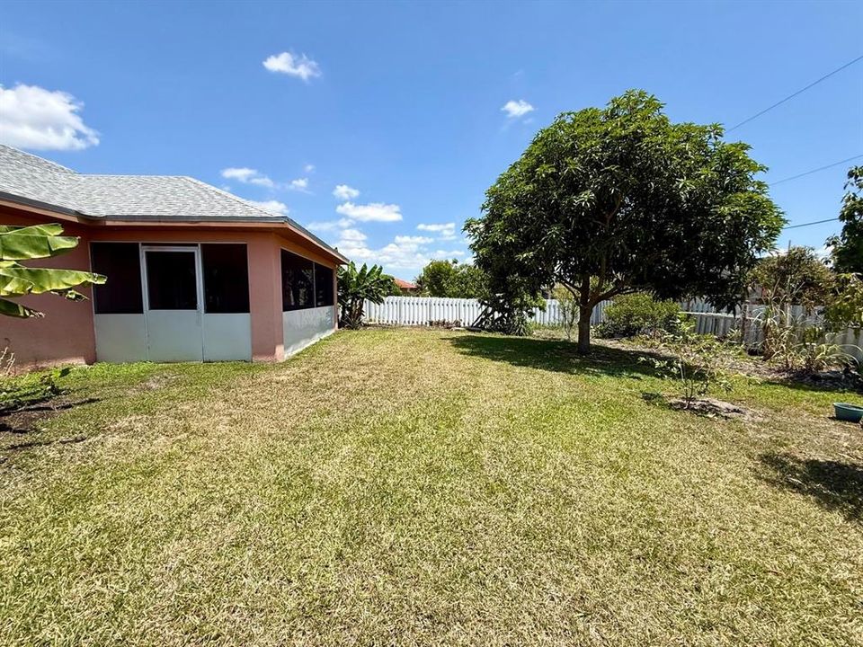 Activo con contrato: $298,900 (3 camas, 2 baños, 1676 Pies cuadrados)