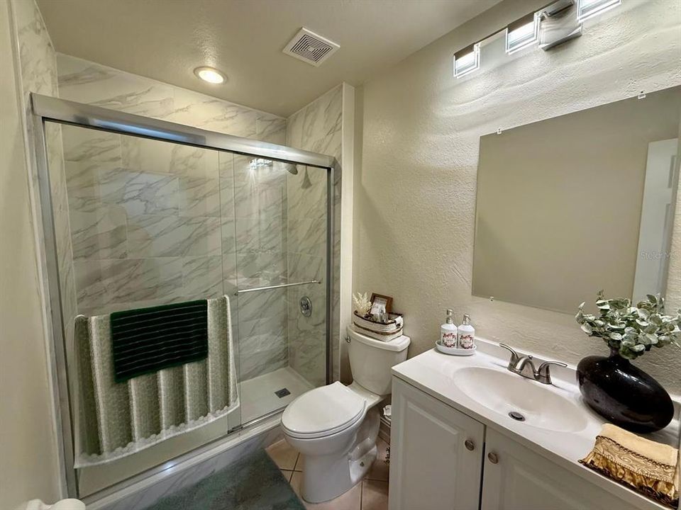 Activo con contrato: $298,900 (3 camas, 2 baños, 1676 Pies cuadrados)