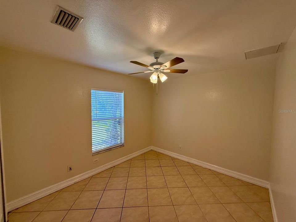 Activo con contrato: $298,900 (3 camas, 2 baños, 1676 Pies cuadrados)