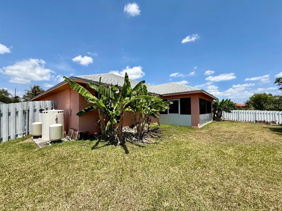 Activo con contrato: $298,900 (3 camas, 2 baños, 1676 Pies cuadrados)
