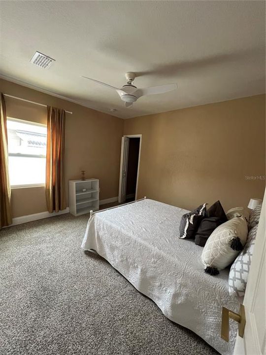 Active With Contract: $242,000 (2 beds, 1 baths, 763 Square Feet)