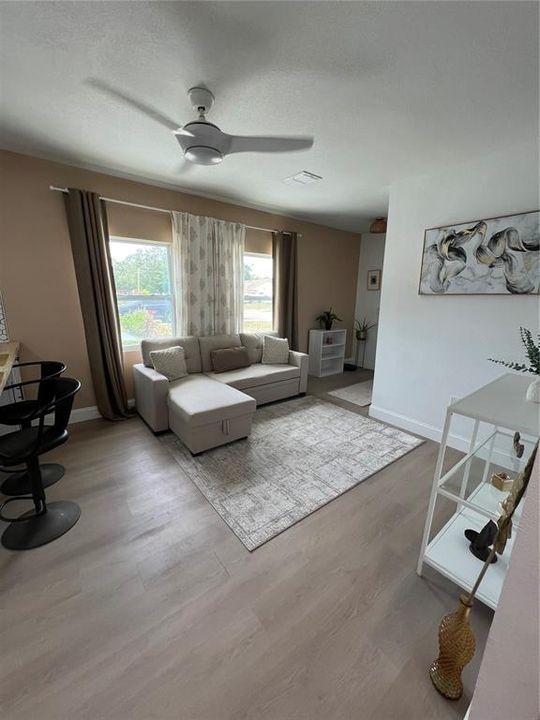 Active With Contract: $242,000 (2 beds, 1 baths, 763 Square Feet)