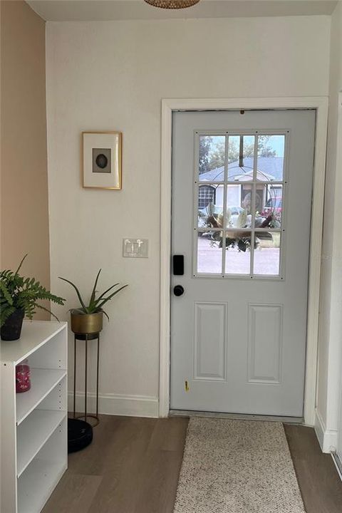 Active With Contract: $242,000 (2 beds, 1 baths, 763 Square Feet)
