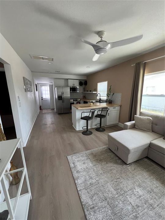 Active With Contract: $242,000 (2 beds, 1 baths, 763 Square Feet)